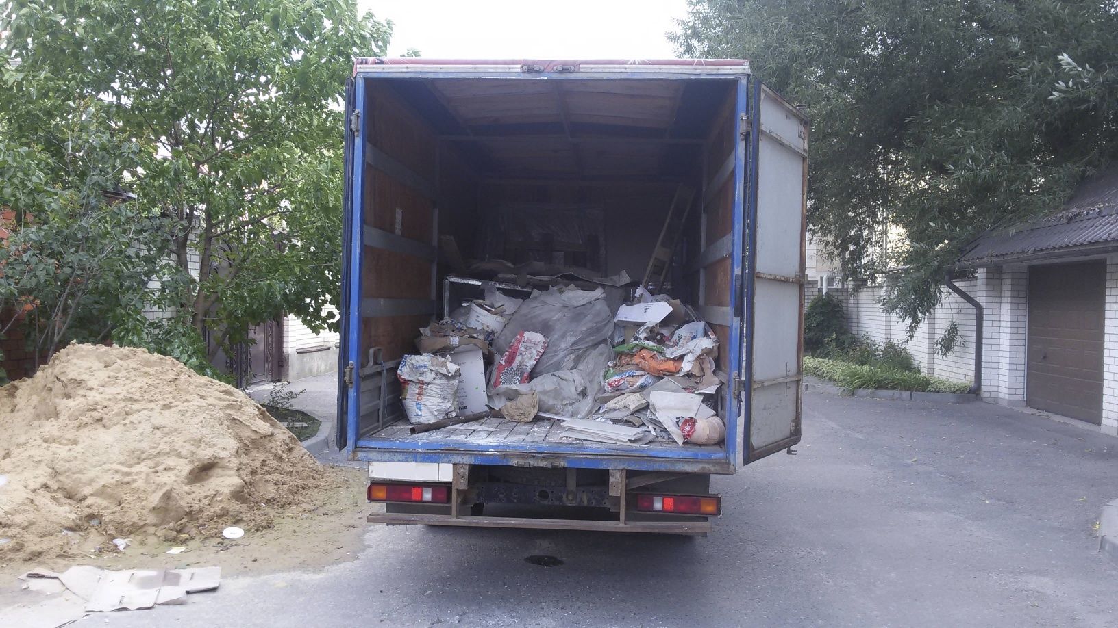 Вывоз мусора вывоз диваны