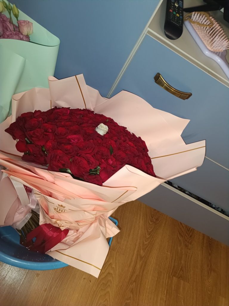 Цветы Букеты сегодня подарили