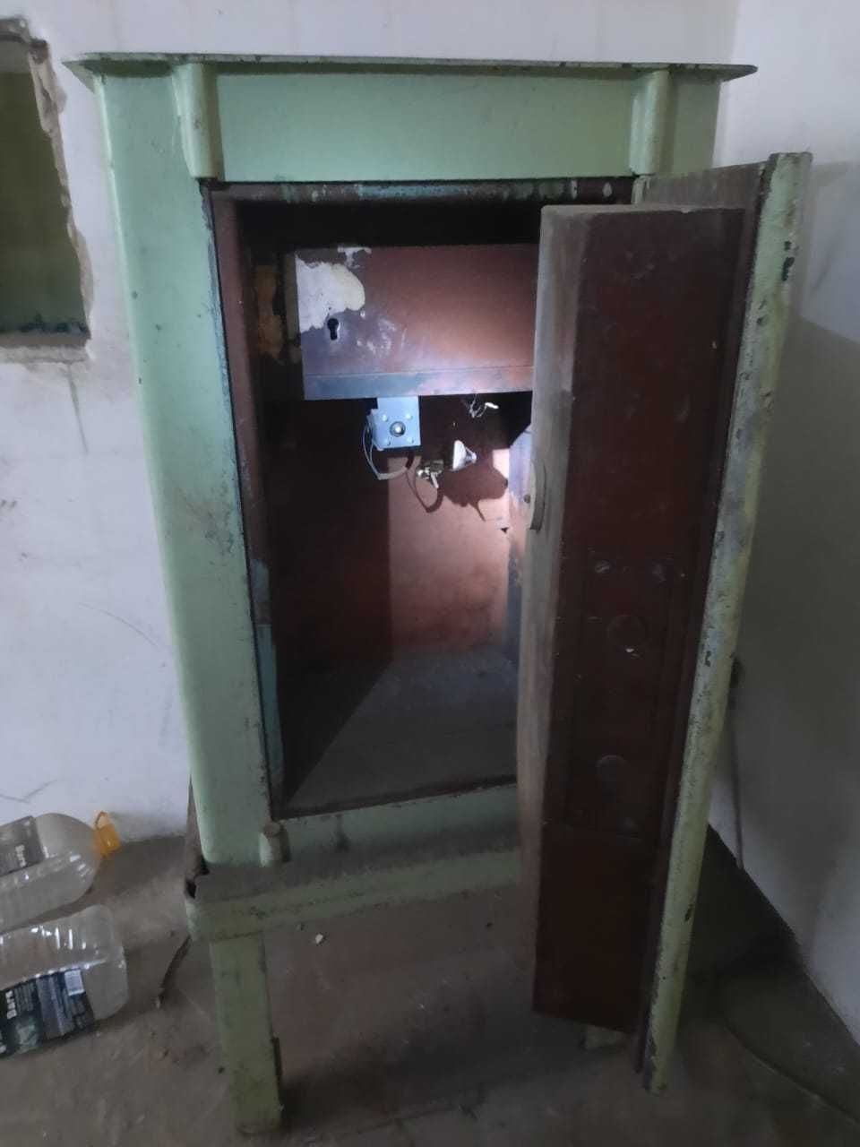 Продам сейф бронированный б/у  0.9×0.6×0.4