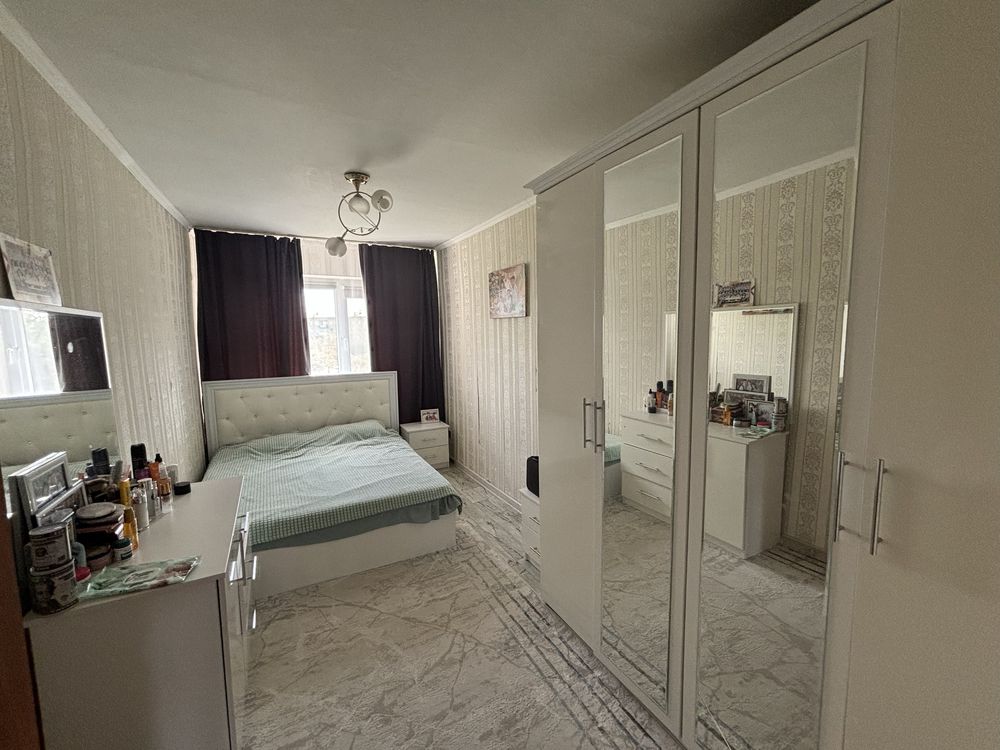 Продается спальный гарнитур