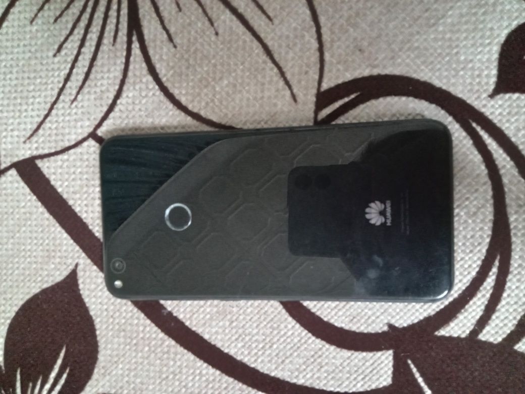 Huawei продаеться