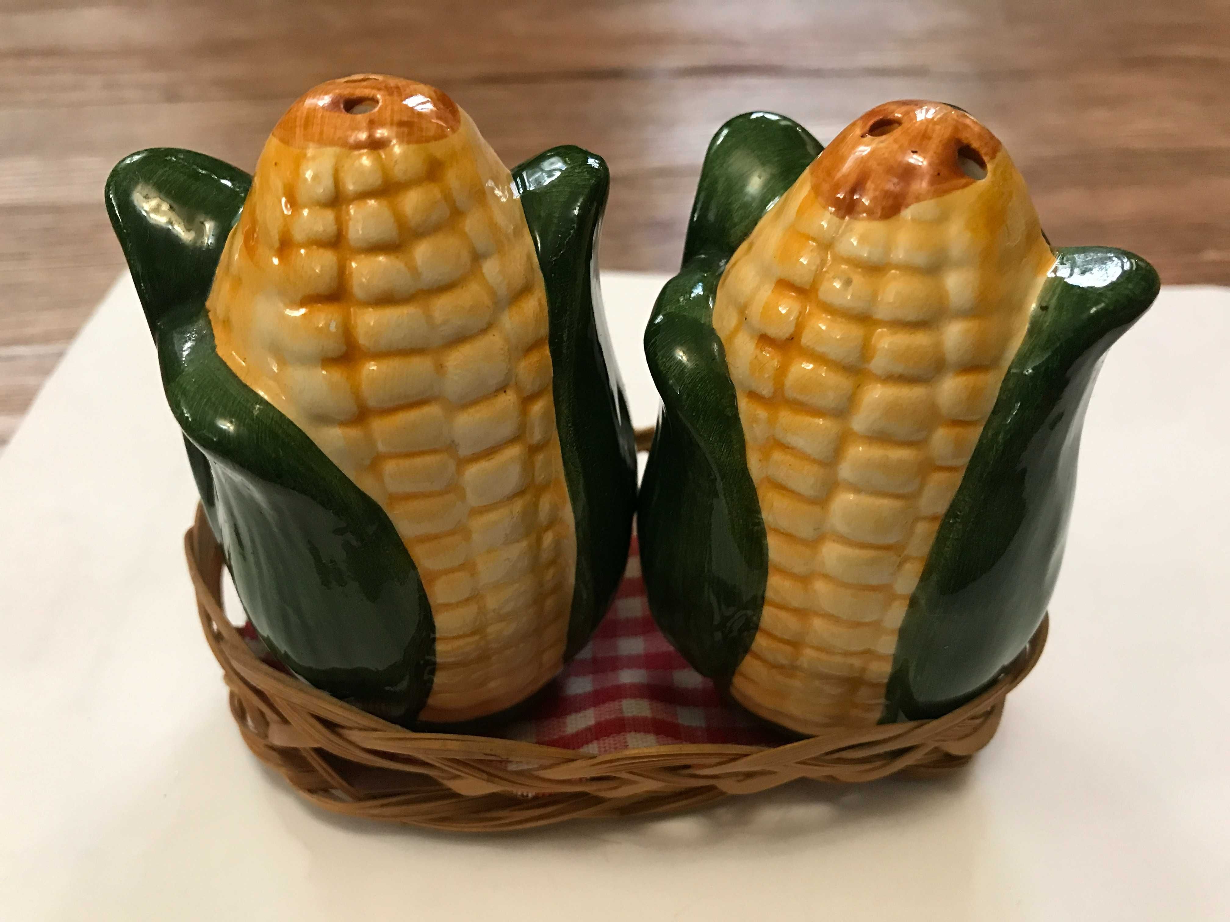 Солонка и  перечница.