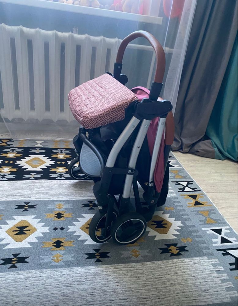 Продаю облегченую коляску