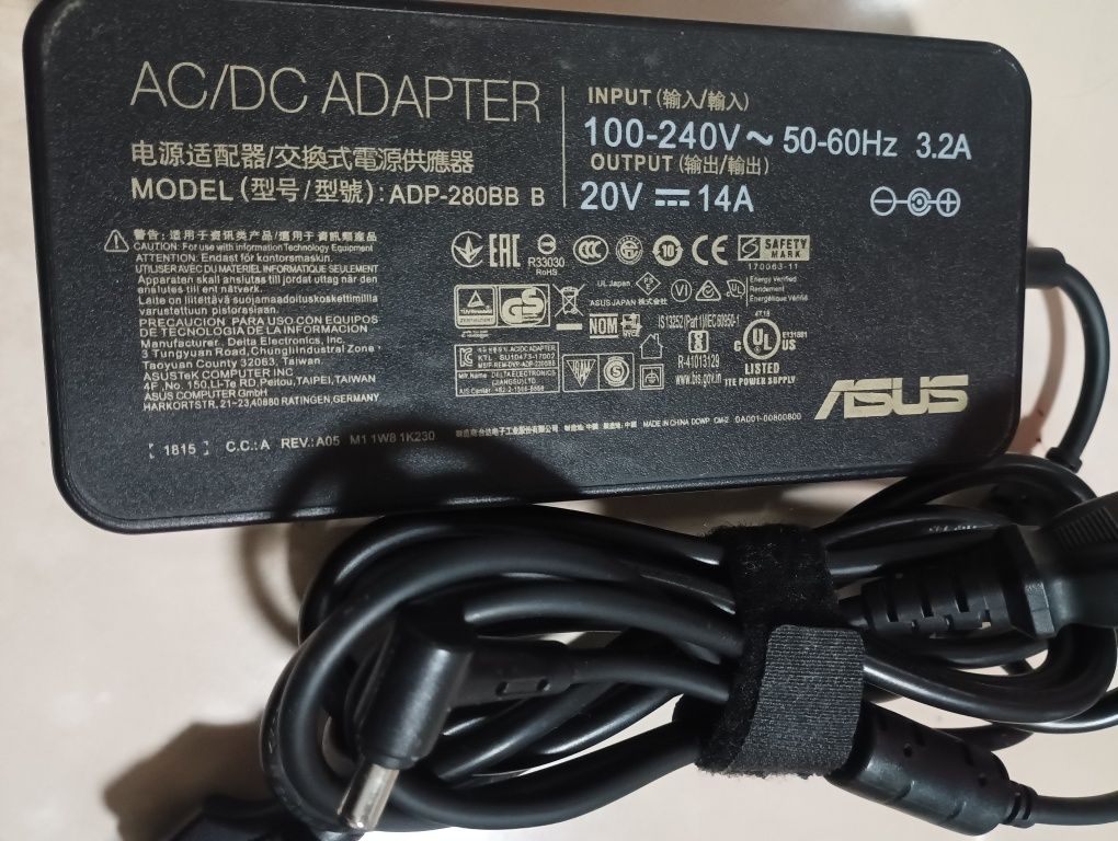 Продам зарядное устройство на ноутбук ASUS б/у в отличном состоянии.