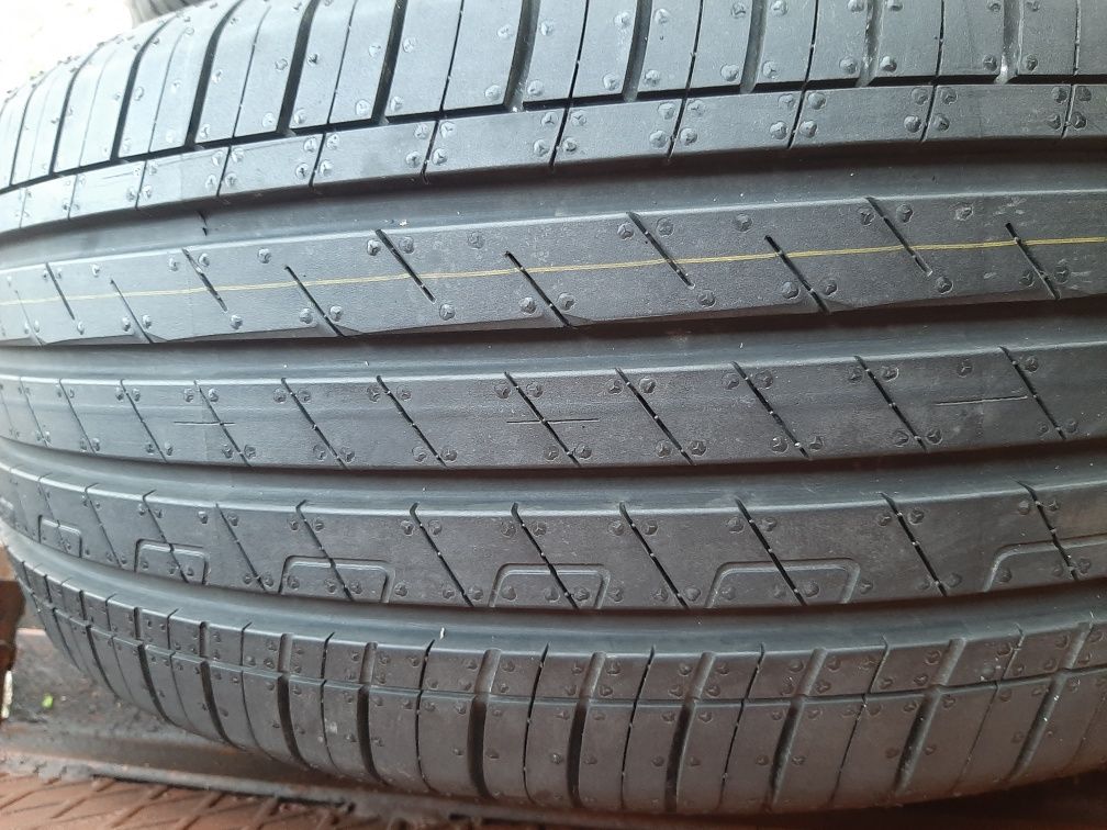 Продам шины 215/55/17 новые