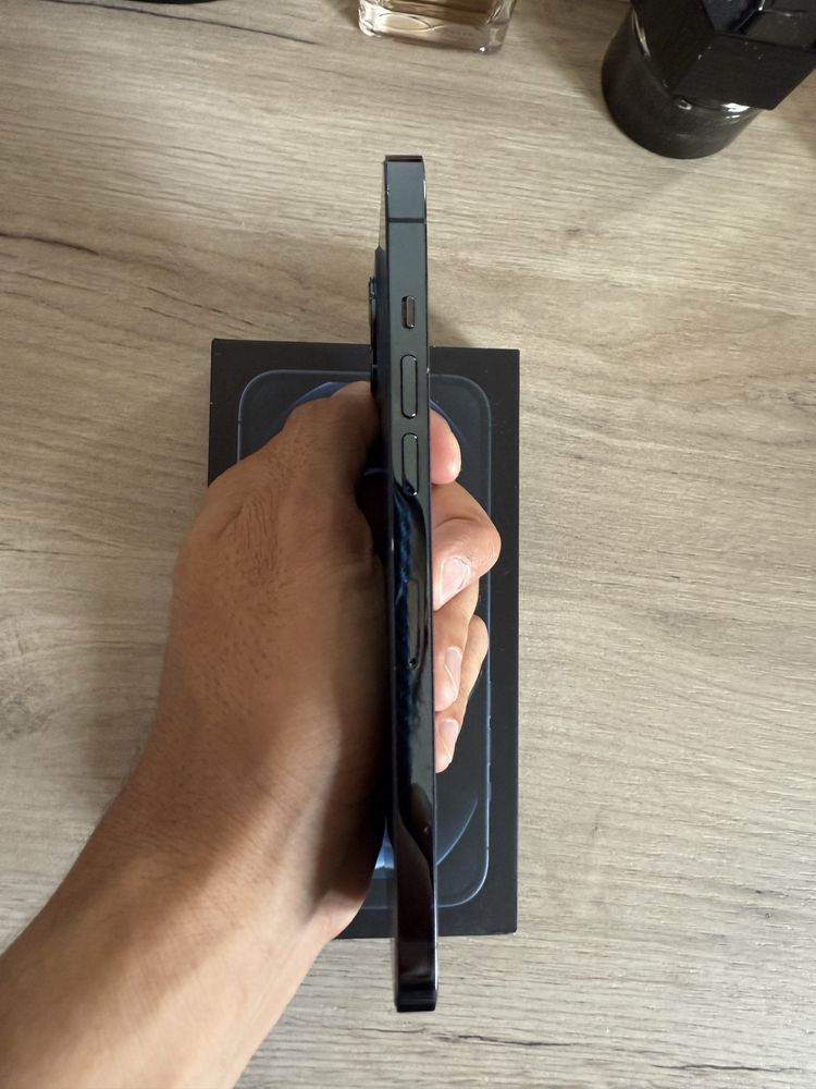 Продам iPhone 12 Pro Max 256