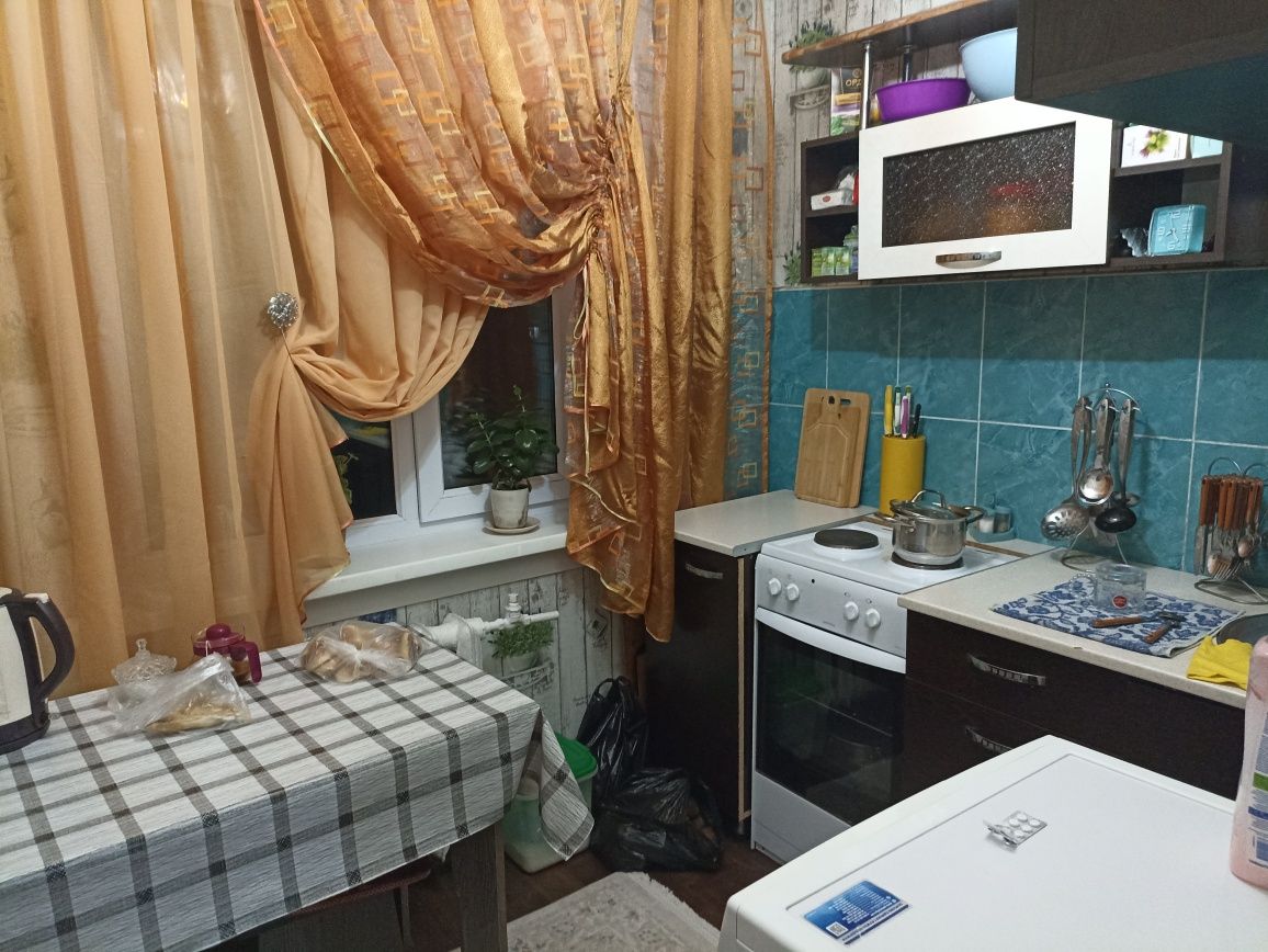 Меняю трёхкомнатную на двух кроме крайних этажей с доплатой или продам