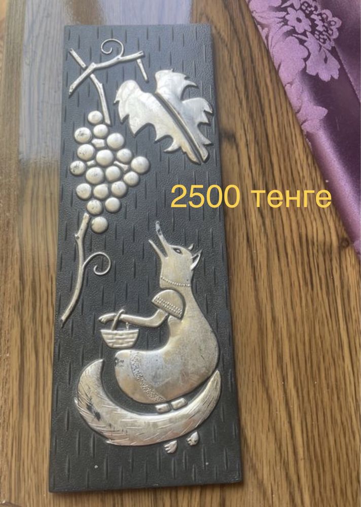 Настольный сувенир из оргстекла на подставке