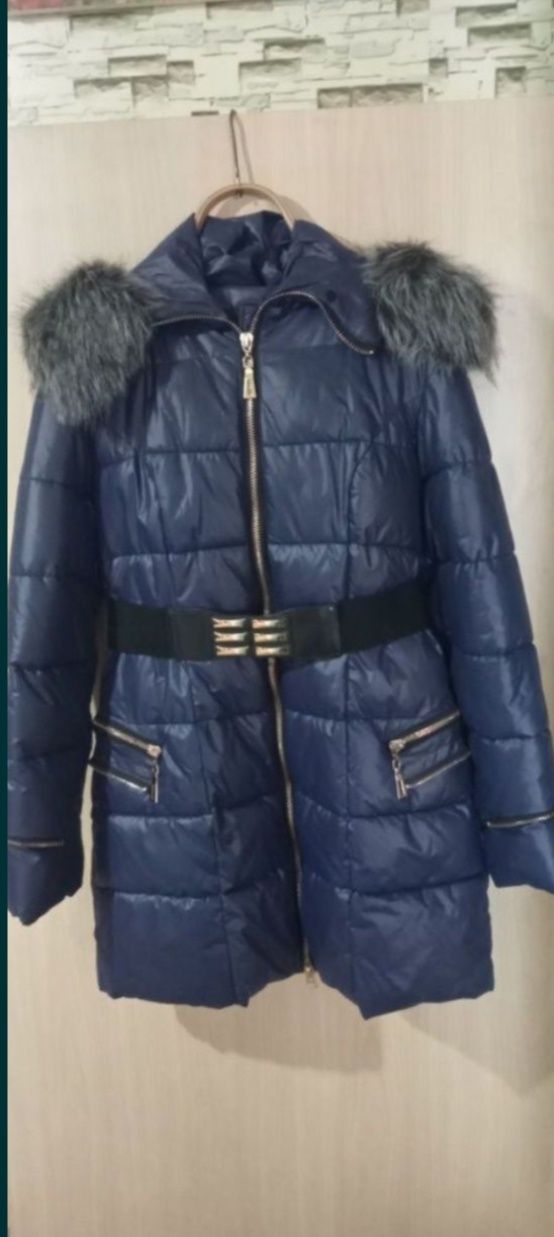 Продам женскую зимнюю куртку