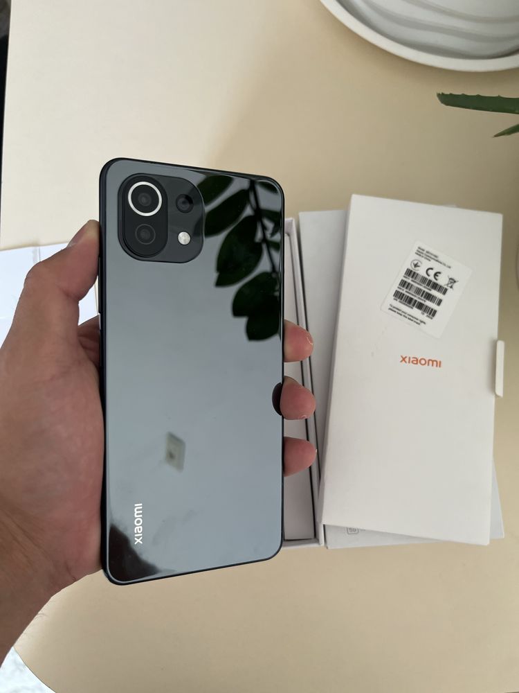 Xiaomi 11 lite почти новый