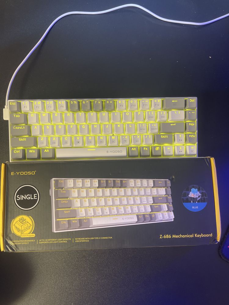E-YOOSO Z-686 - механическая игровая клавиатура с LED-подсветкой.