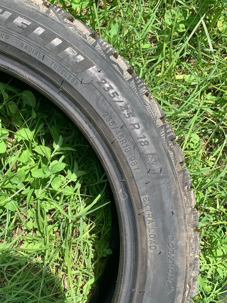R18 MICHELIN 235 / 45
