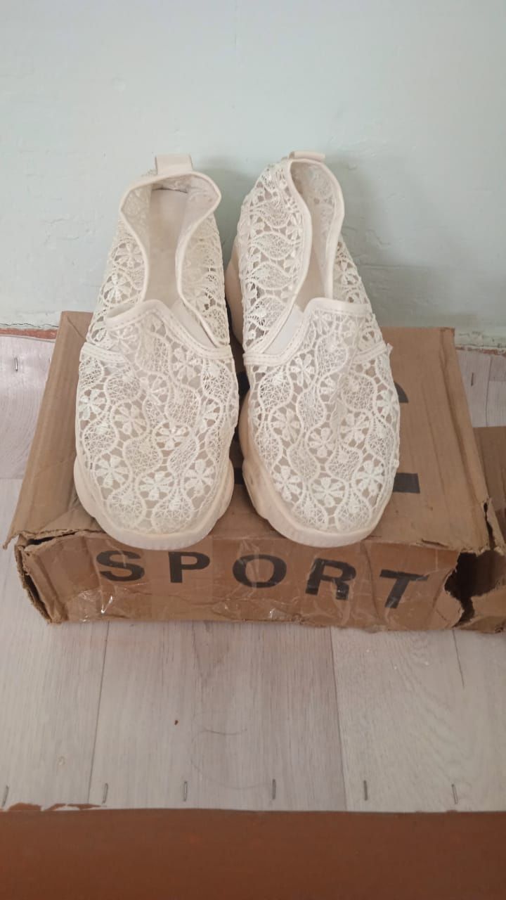 Продам кеды женские