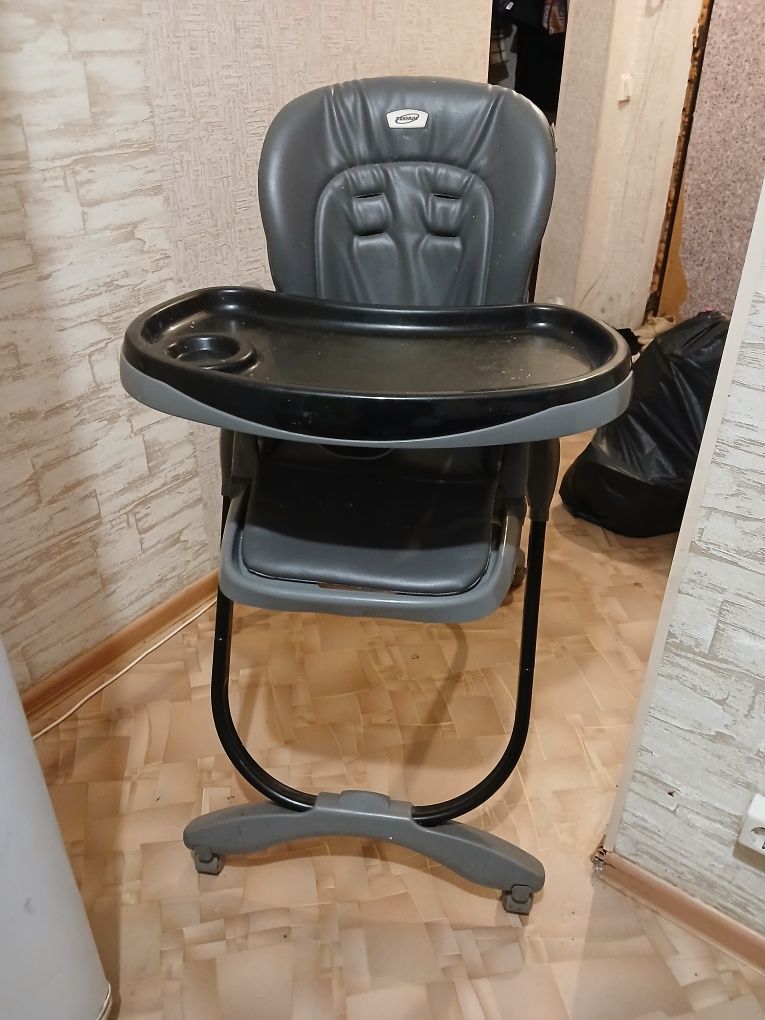 Продам детский стульчик 3 положения на колесиках