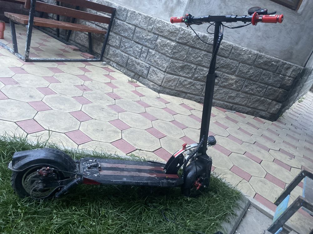 куго м4 в идеале очен хороший самакат зарядка в комплекте ест…………………..
