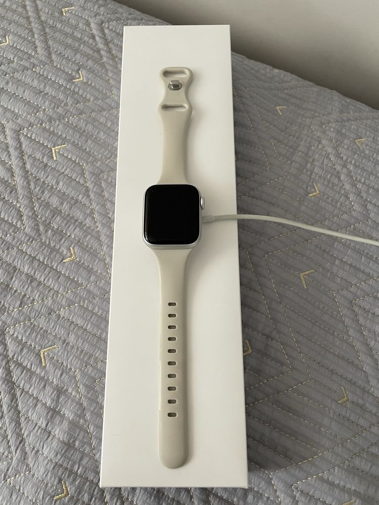 Apple Watch SE 2nd Gen 40mm (GPS)