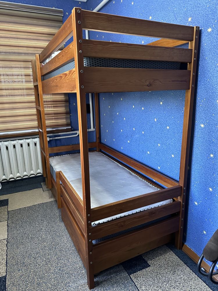 Продам кровать двух ярусную ( дерево)