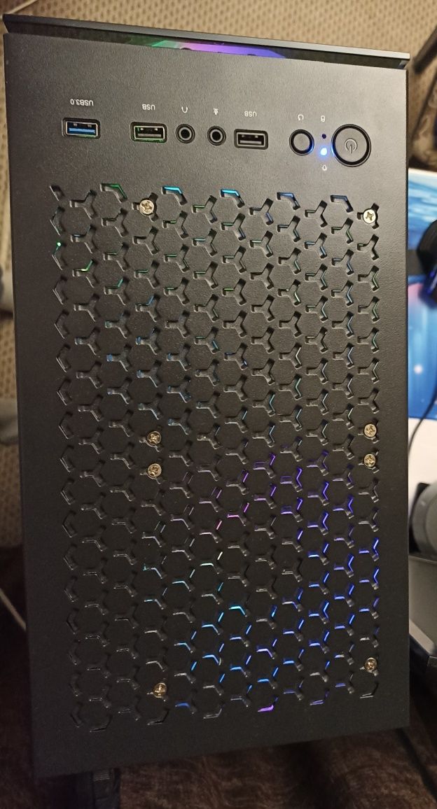 Продам Core i7 6700, 8Гб 256, 16гб ОЗУ