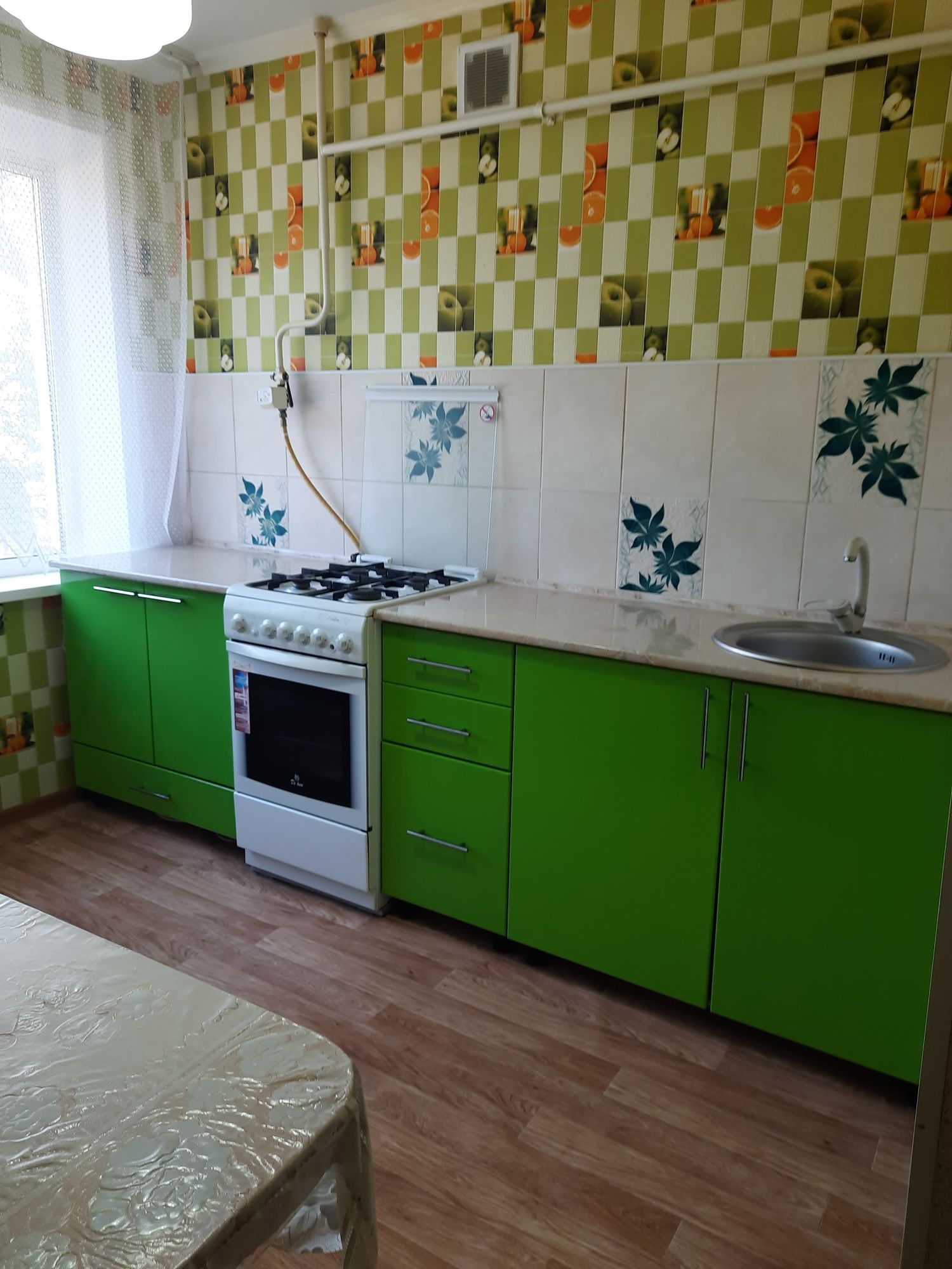 Продам 2-х  комнатную квартиру в 11 мкрн 1а дом 1 этаж