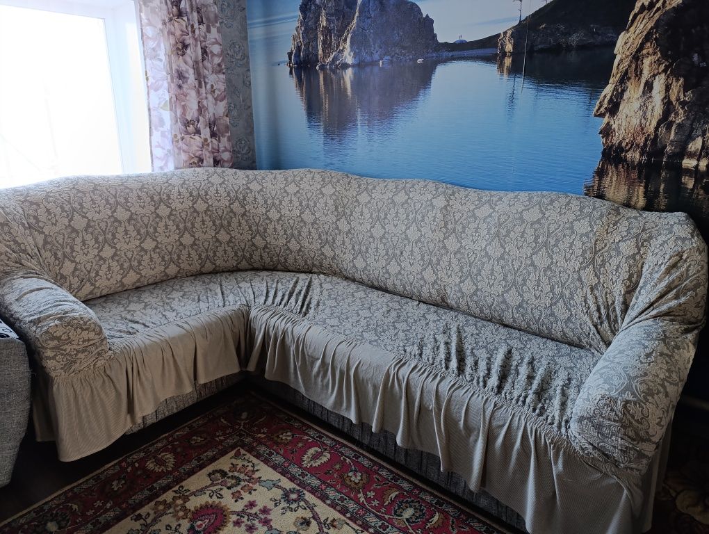 Продам угловой диван и кресло