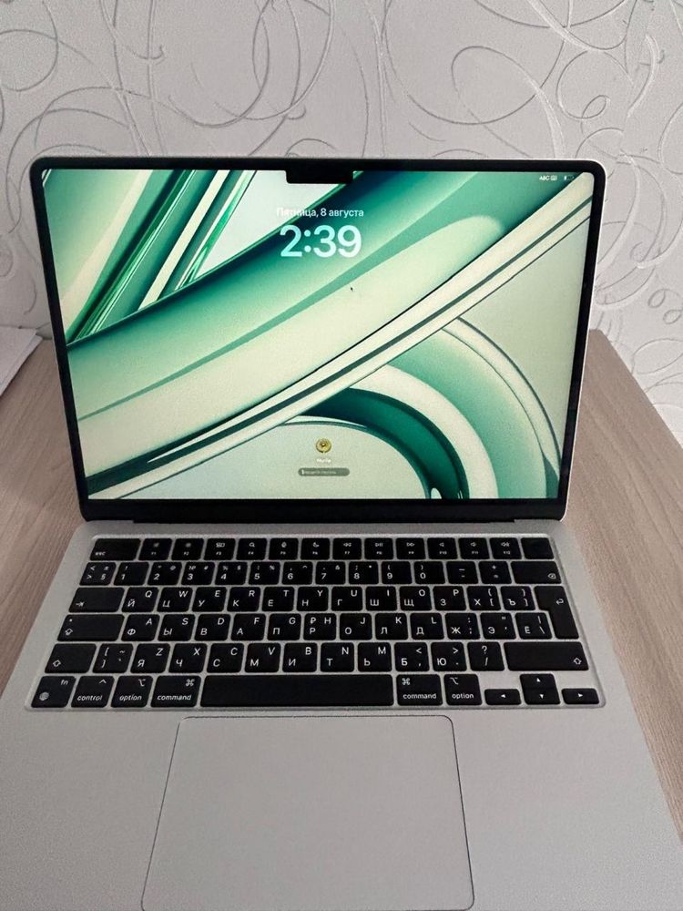 MACBOOK M2 8GB 256 unflied memory 256 GB SSD
