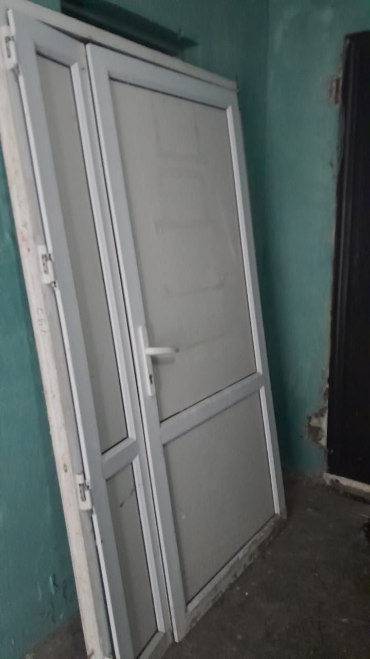Продам пластиковые двери