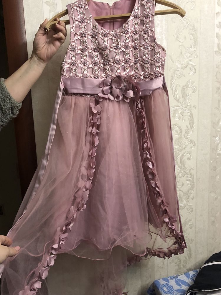 Продам нарядное платье