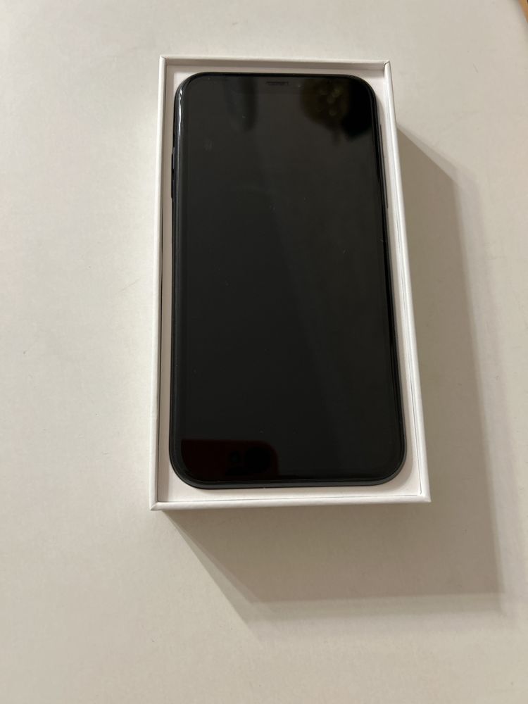 IPhone XR черного цвета 128 гб