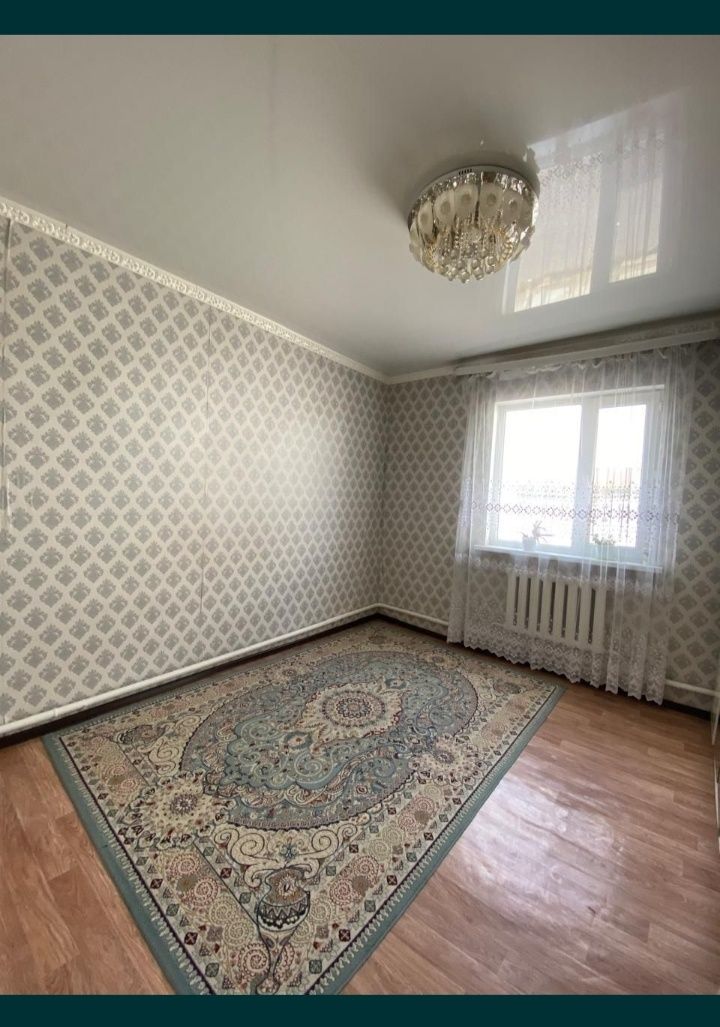 4 бөлмелі жер үй, бөлмелері кең, жарық, ванна, су, газ, туалет бар. Ау