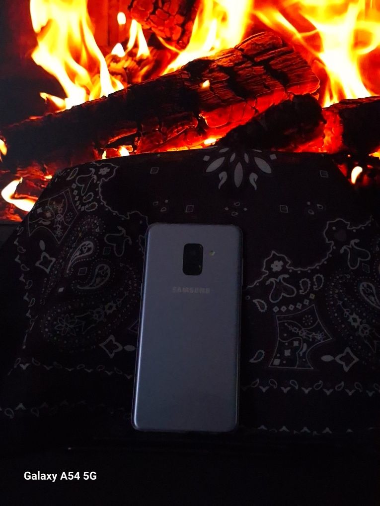 Продам Samsung A8 в идеале