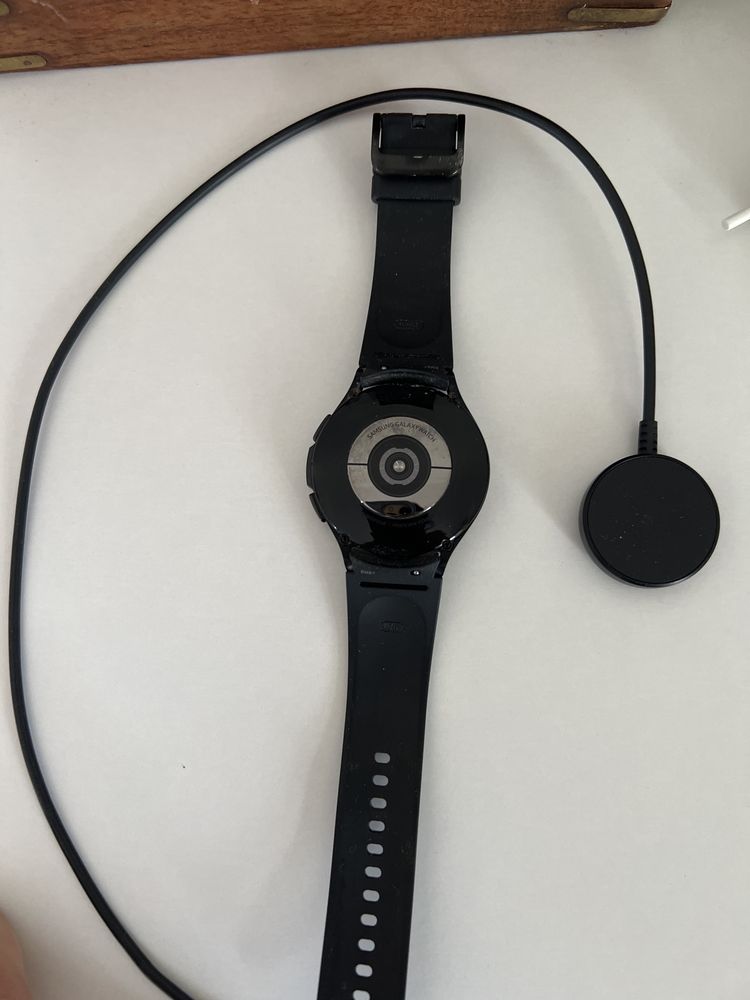Продам часы samsung galaxy watch в отличном состоянее!