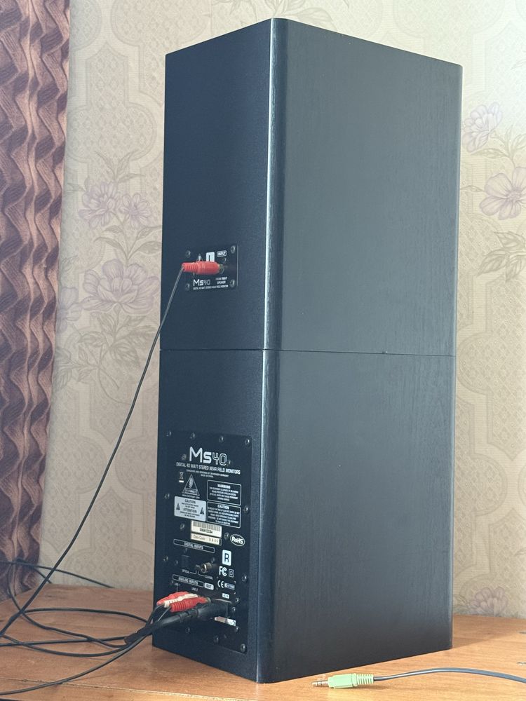 Студийные мониторы Behringer MS40