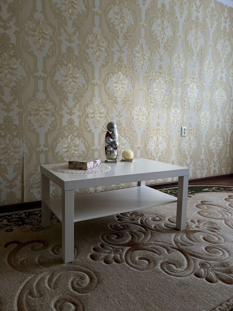 Продам журнальный столик ikea