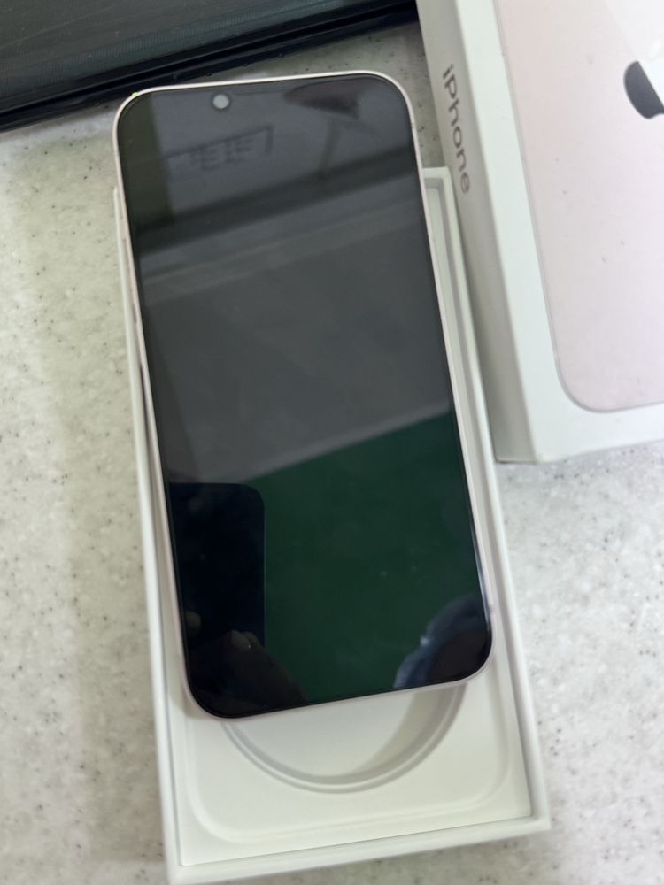Iphone 13  pink срочно