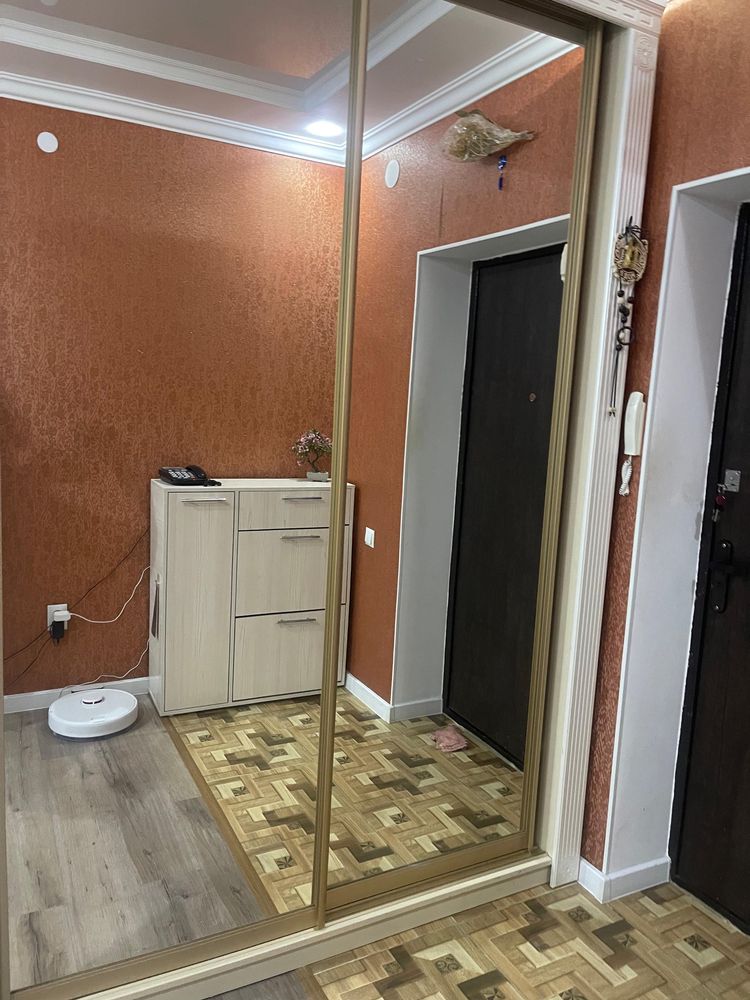 Шкаф купе с зеркалом