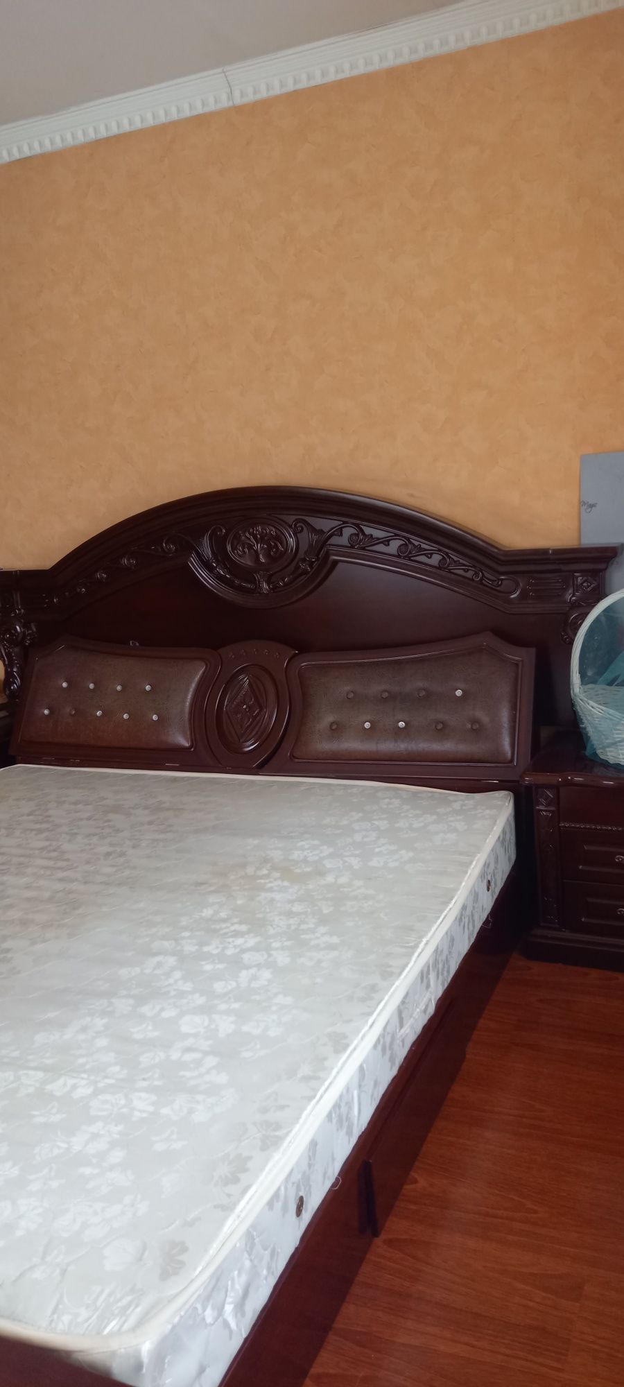Продам кровать с тумбами в хор.сост.