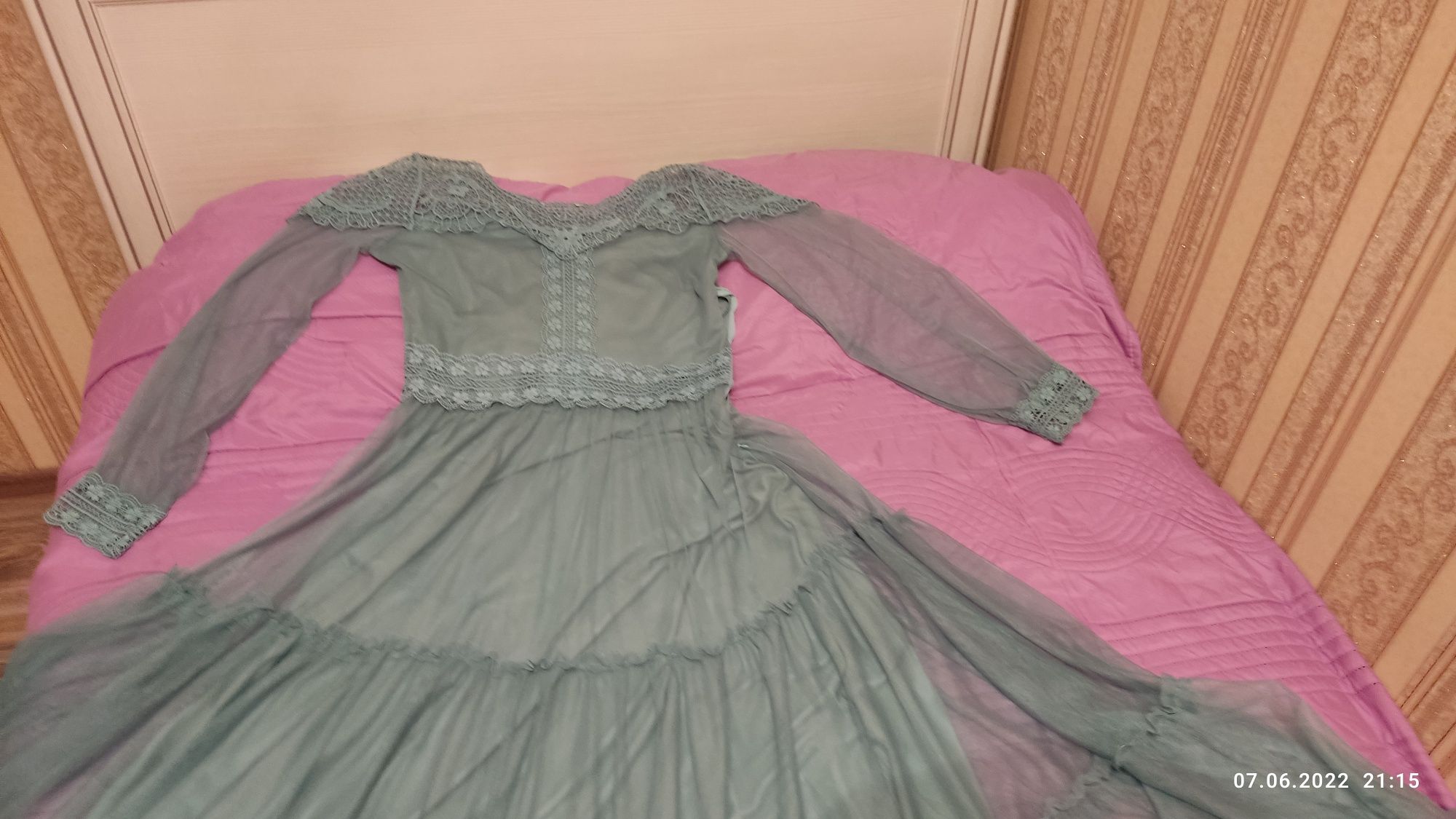 Платье вечернее продам