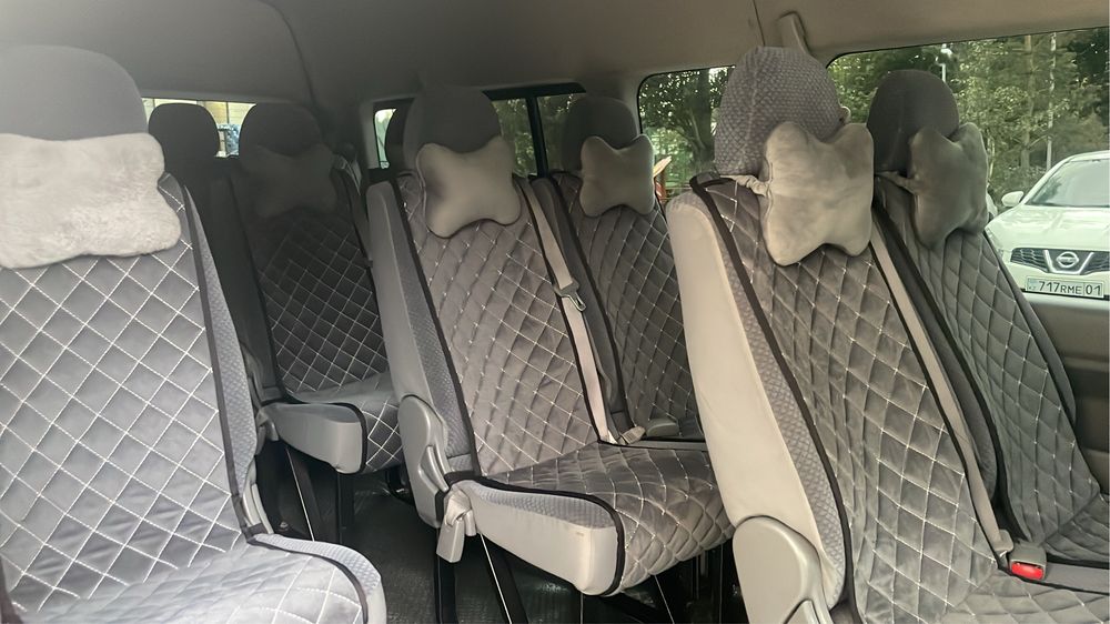 Пассажирские перевозки на Тойота Hiace.  Заказ микроавтобуса