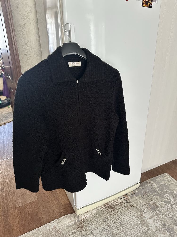 продам куртку женскую теплую букле , рр 50