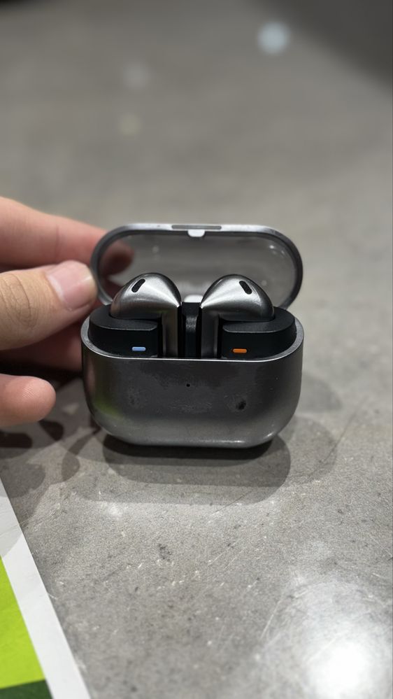 продаю GALAXY BUDS 3  в надежные руки
