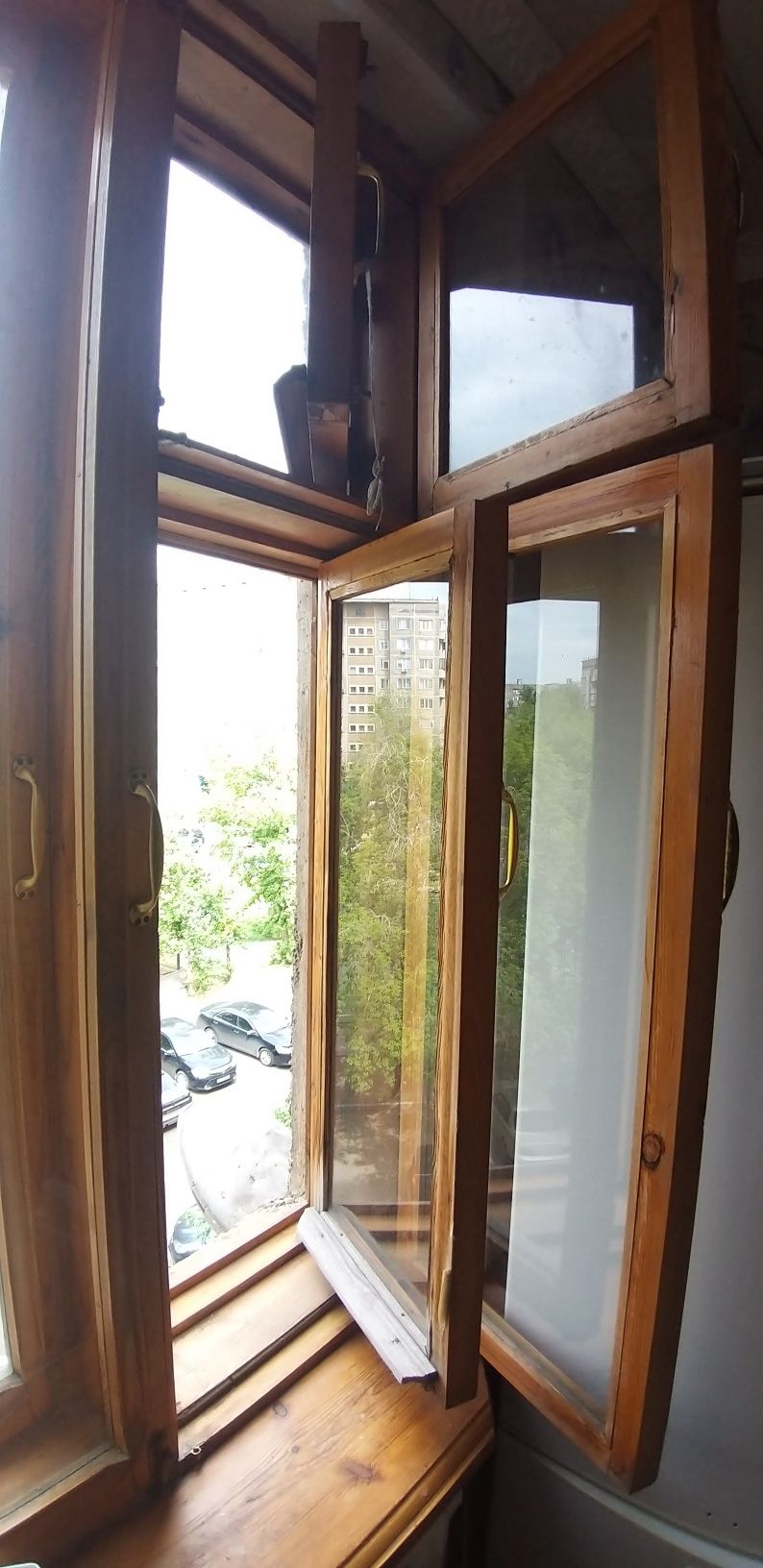 Продам деревянные окна, двери срочно. Торг