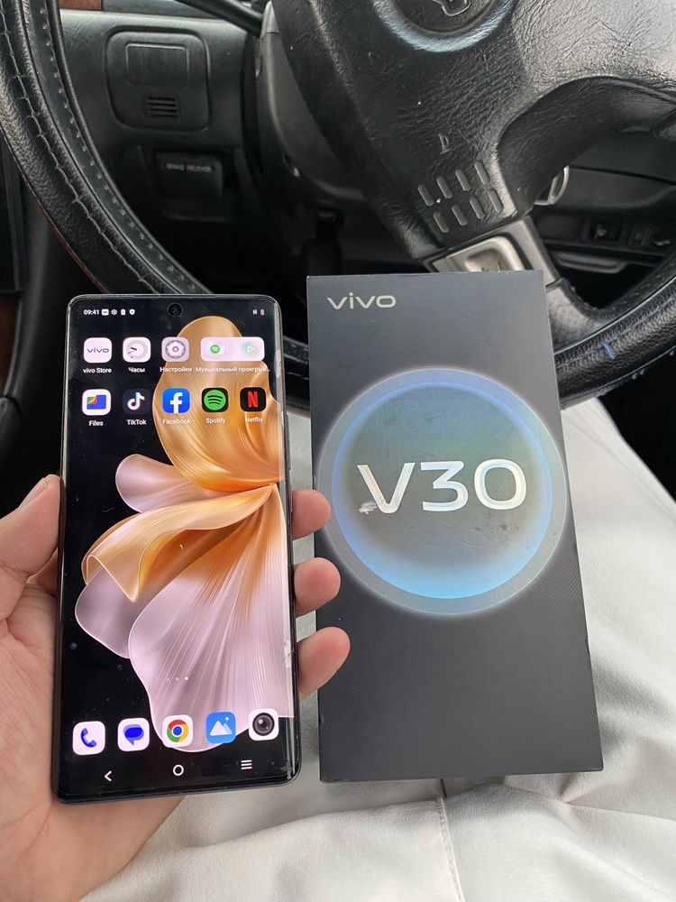 Vivo. V30. 5G.    12/256