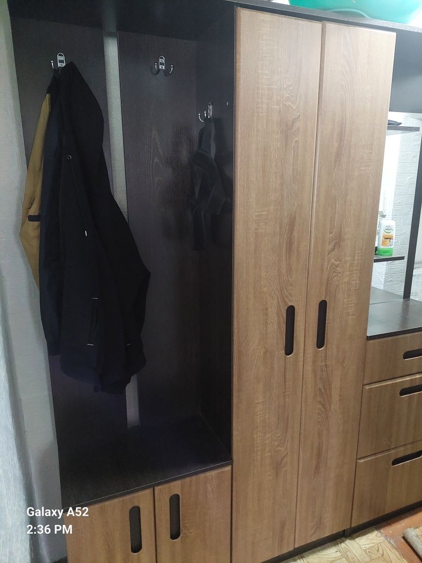 Продам прихожию хорошее состояние