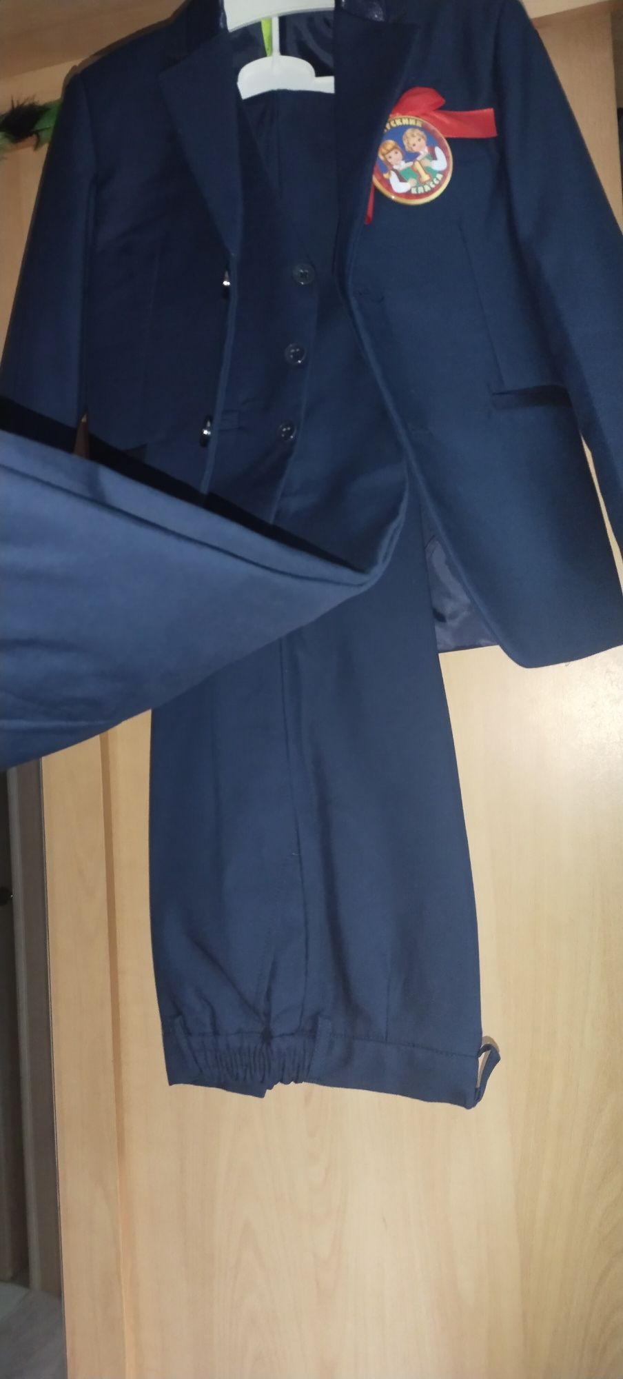 Продам костюм 4-ка. 10 тыс