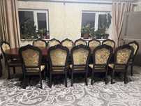 Большой стол со стульями для зала