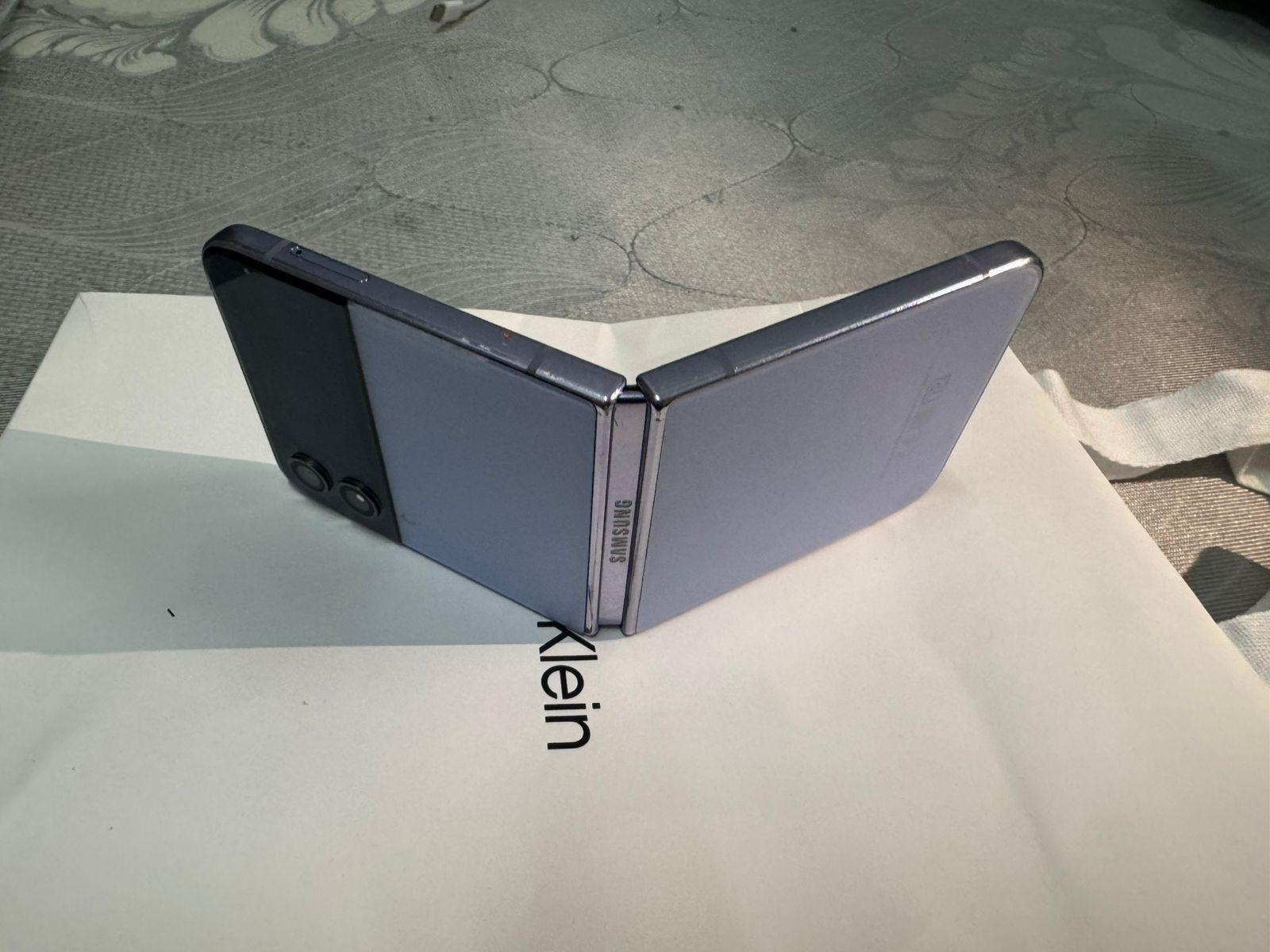 Samsung galaxy z flip 4
