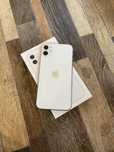 продам iPhone 11