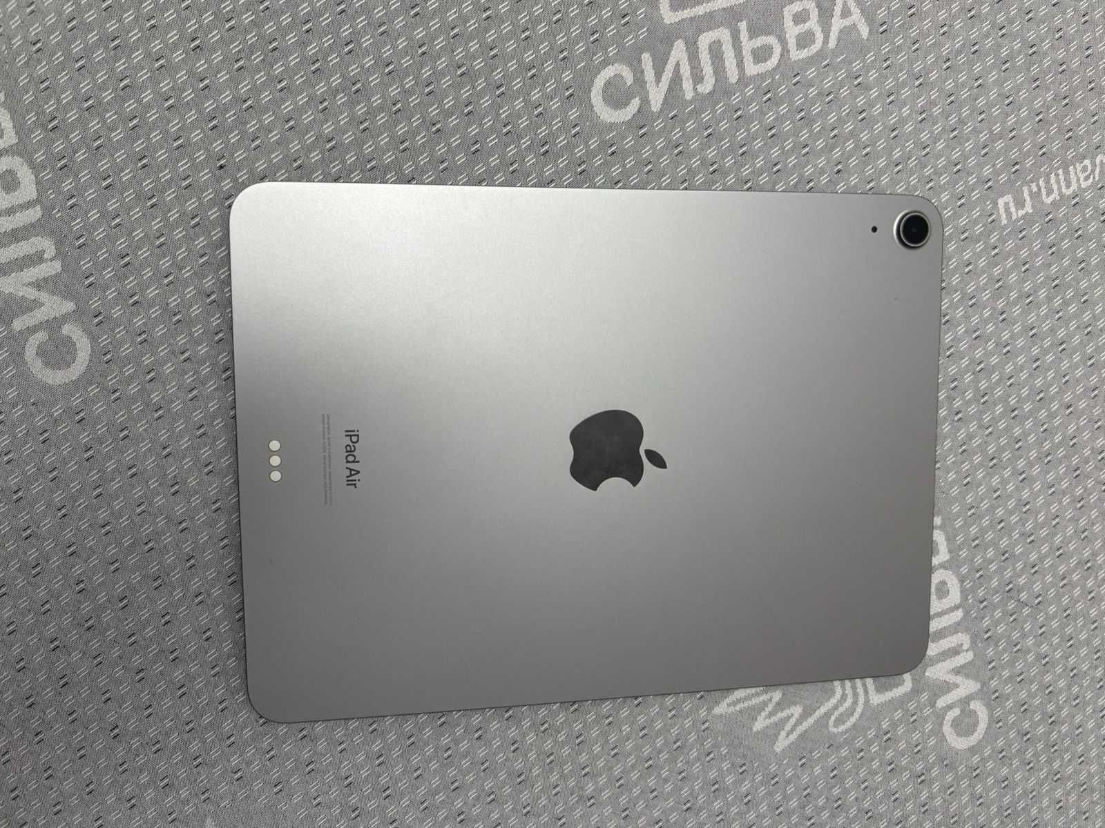 Продам iPad Air 2024 (11”, 128 ГБ) — идеальное состояние + клавиатура