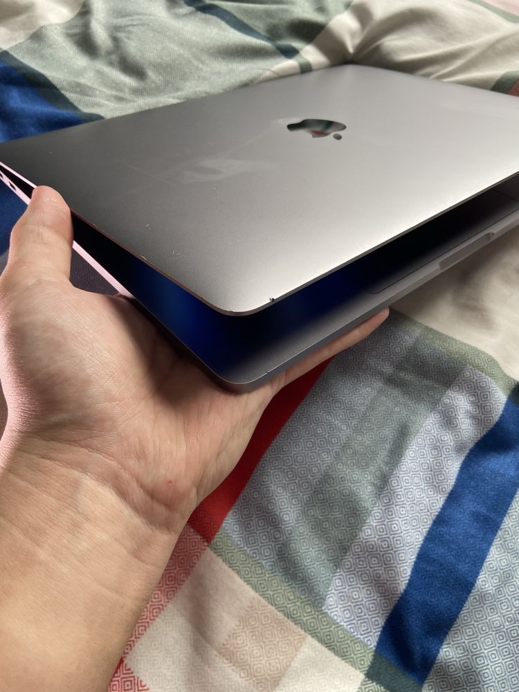 MacBook Pro 13” (2017) в хорошем состоянии!