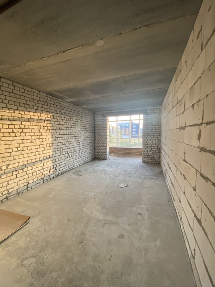 Продам квартиру евродвушка в черновой  79 кв. м, р- он. ст . Аэропорт